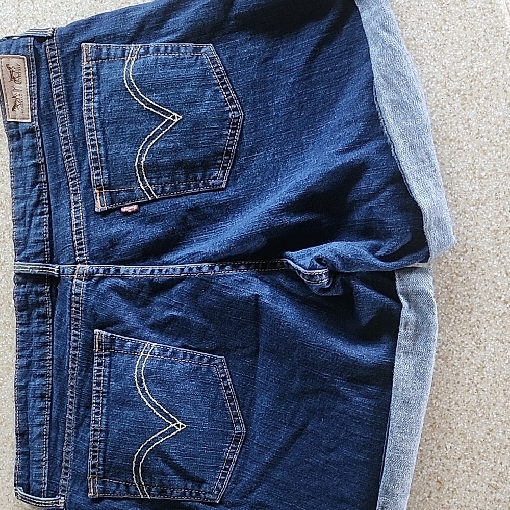 Levi's Cuffed Jean Short Size 32 - Picture 8 of 12